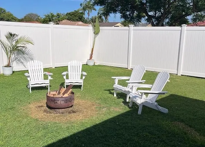 Sauna - Fire Pit - Fenced Yard - 5-Star Retreat